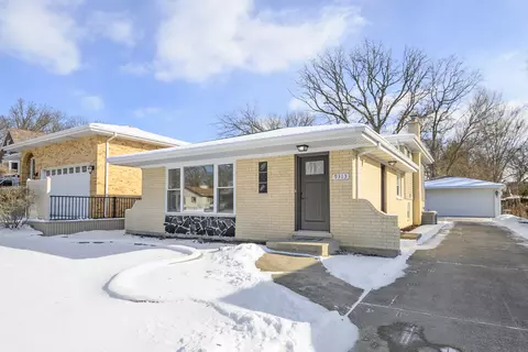 9313 S 82nd Ct, Hickory Hills, IL 60457