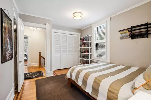 Bedroom - 933 Maple Ave, Evanston, IL 60202 photo 4 of 4