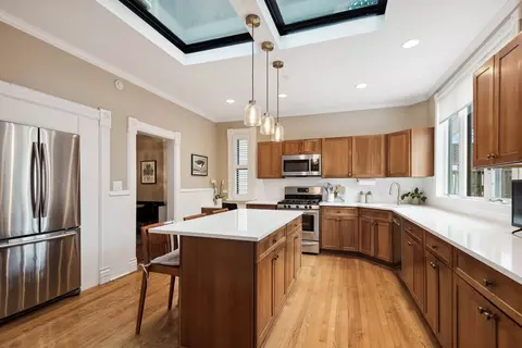 Kitchen - 933 Maple Ave, Evanston, IL 60202 photo 3 of 3