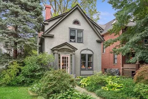 933 Maple Ave, Evanston, IL 60202
