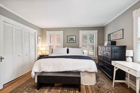 Bedroom - 933 Maple Ave, Evanston, IL 60202 photo 1 of 4