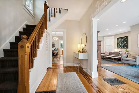 Entry Way - 933 Maple Ave, Evanston, IL 60202 photo 1 of 3