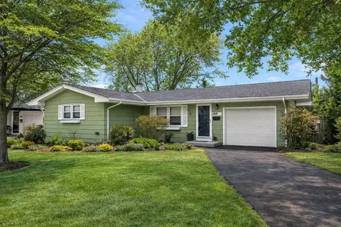 1810 Evergreen St, Saint Charles, IL 60174