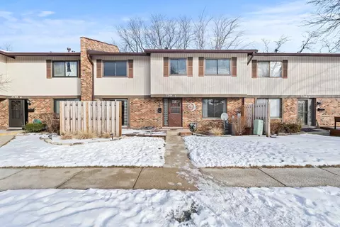 7344 Country Creek Way #3, Downers Grove, IL 60516