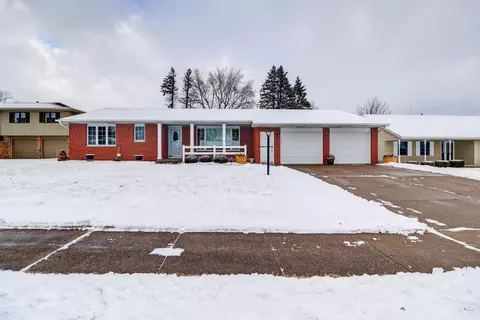 1024 10th Ave N, Clinton, IA 52732