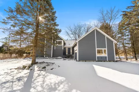521 N Sharon Dr, Woodstock, IL 60098