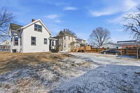 Exterior - 1638 20 Ave, Moline, IL 61265 photo 4 of 5