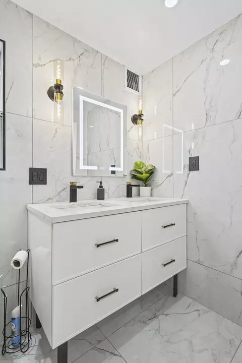100 E Walton St #14D, Chicago, IL 60611 photo 24