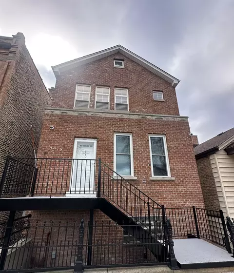 2918 S Poplar Ave, Chicago, IL 60608