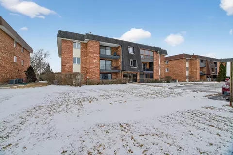 9122 W 140th St #2NW, Orland Park, IL 60462