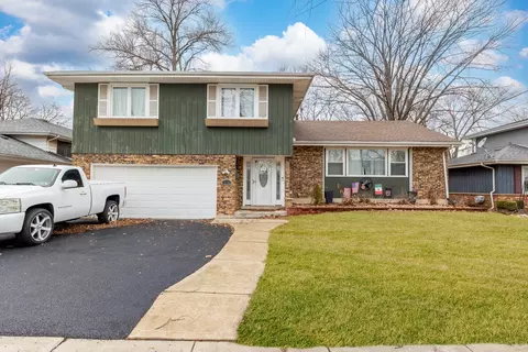 17742 Larkspur Ln, Homewood, IL 60430