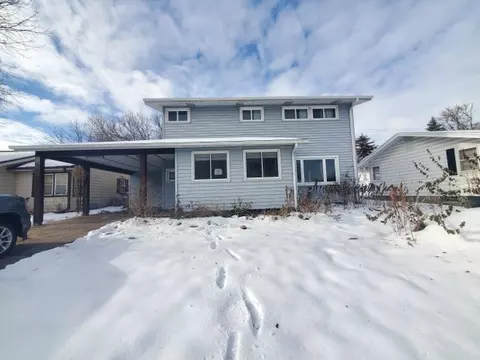 2908 N 4th St, Clinton, IA 52732
