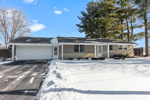 304 S State St, Poplar Grove, IL 61065
