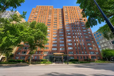 2909 N Sheridan Rd #605, Chicago, IL 60657