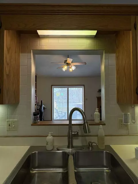 Kitchen - 1914 Sun Mill Ct, Springfield, IL 62704 photo 6 of 6