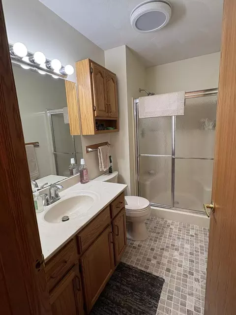 Bath - 1914 Sun Mill Ct, Springfield, IL 62704 photo 3 of 3