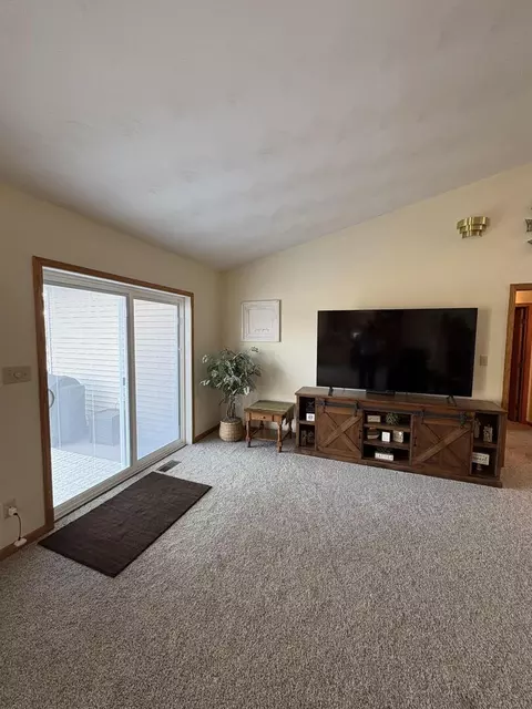 Living - 1914 Sun Mill Ct, Springfield, IL 62704 photo 2 of 2
