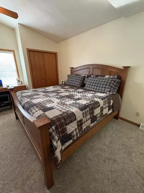 Bedroom - 1914 Sun Mill Ct, Springfield, IL 62704 photo 2 of 6