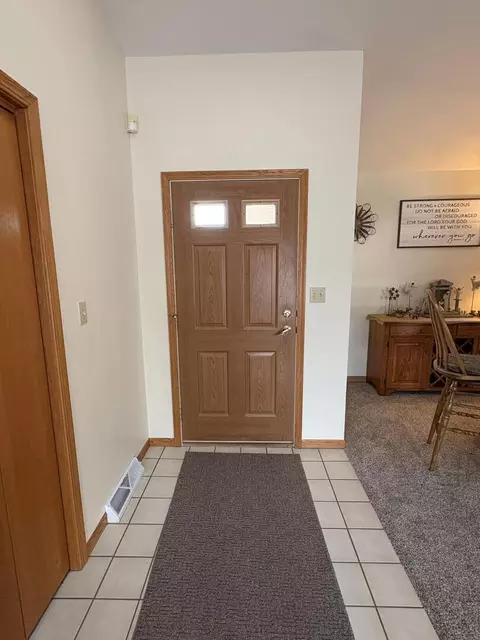 Entry Way - 1914 Sun Mill Ct, Springfield, IL 62704 photo 2 of 4