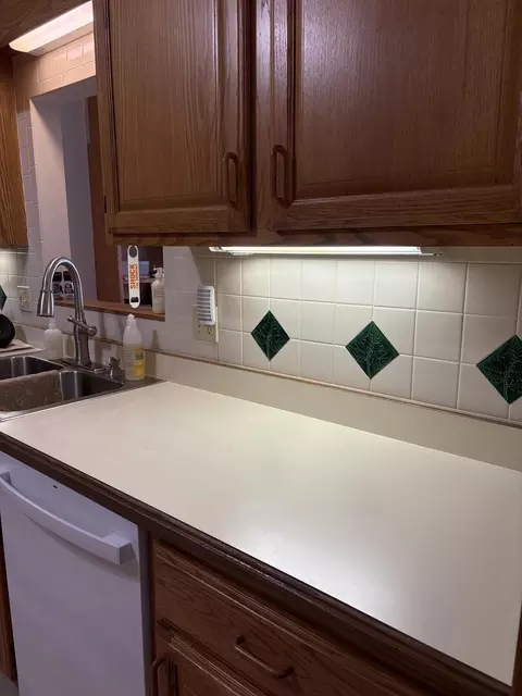 Kitchen - 1914 Sun Mill Ct, Springfield, IL 62704 photo 4 of 6