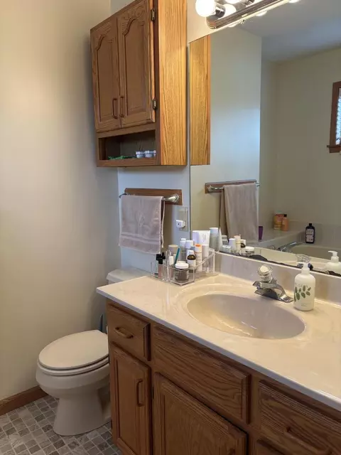 Bath - 1914 Sun Mill Ct, Springfield, IL 62704 photo 1 of 3