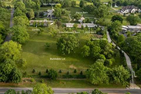 404 Caesar Parcel Apt 2 Dr, Barrington, IL 60010