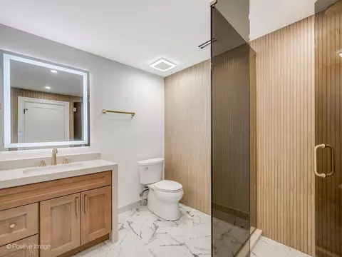 Bath - 9427 Falling Waters Dr, Burr Ridge, IL 60527 photo 8 of 8