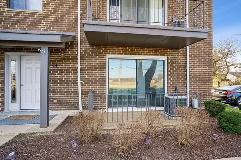 6323 175th St #1W, Tinley Park, IL 60477