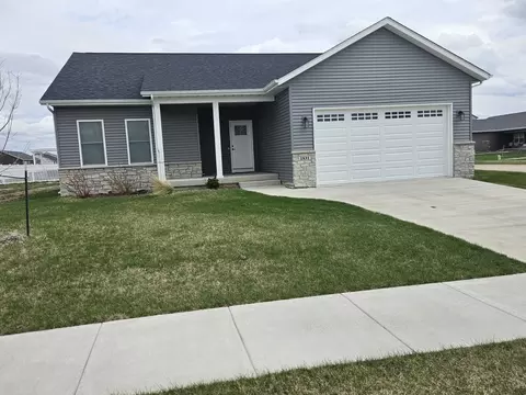 1831 S 5th St, Eldridge, IA 52748