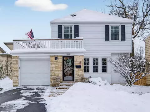 349 Ridge Ave, Clarendon Hills, IL 60514