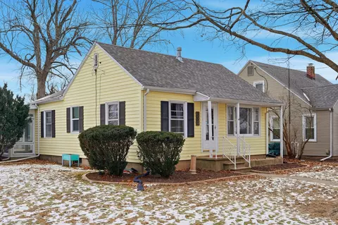 Exterior - 1024 Avery Ave, Dixon, IL 61021 photo 4 of 6