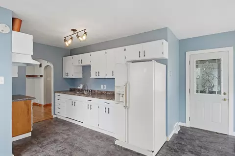 Kitchen - 1024 Avery Ave, Dixon, IL 61021 photo 2 of 2