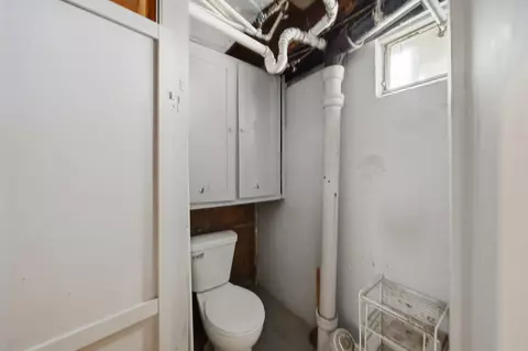Bath - 1024 Avery Ave, Dixon, IL 61021 photo 2 of 2