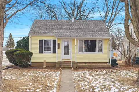 1024 Avery Ave, Dixon, IL 61021
