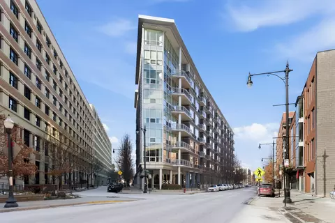 845 N Kingsbury St #614, Chicago, IL 60610