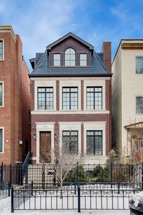 1226 W Henderson St, Chicago, IL 60657