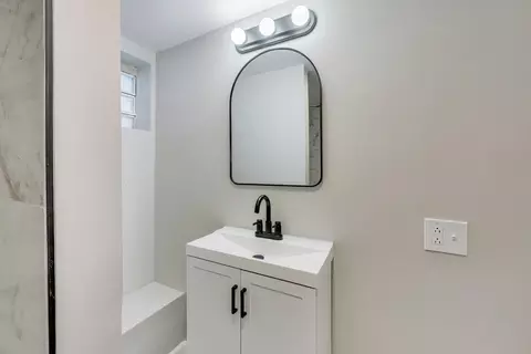 Bath - 9100 S Emerald Ave, Chicago, IL 60620 photo 3 of 3