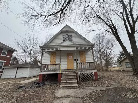 801 Pine St, Galesburg, IL 61401