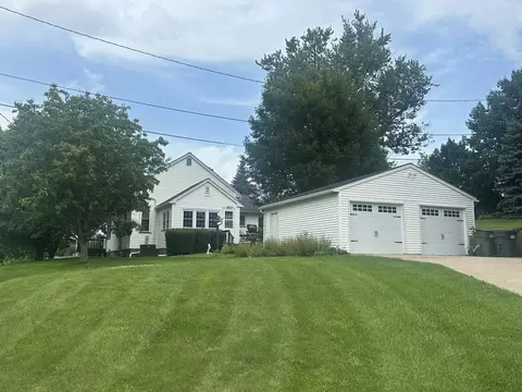 1363 2nd Ave S, Clinton, IA 52732