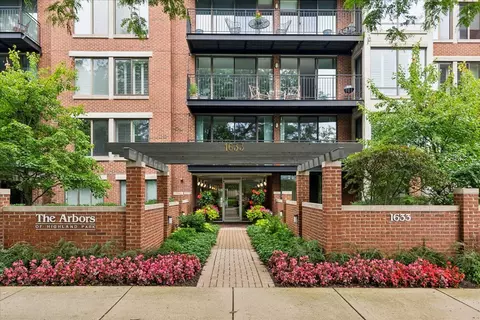 1633 2nd St #508, Highland Park, IL 60035