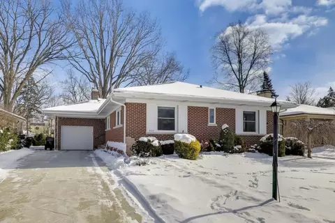 925 Indian Rd, Glenview, IL 60025