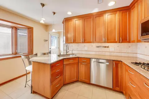 925 Indian Rd, Glenview, IL 60025 photo 9