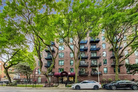 3900 N Pine Grove Ave #301, Chicago, IL 60613