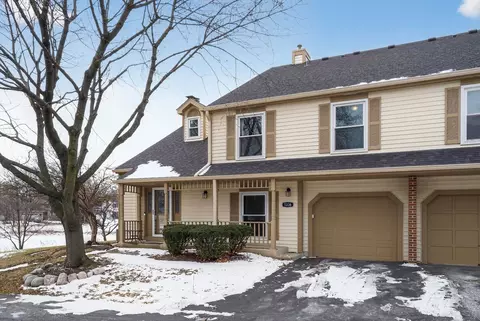 1336 Queensgreen Cir, Naperville, IL 60563