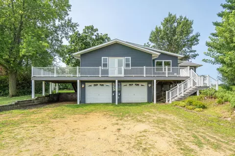 1527 11th St, Dewitt, IA 52742