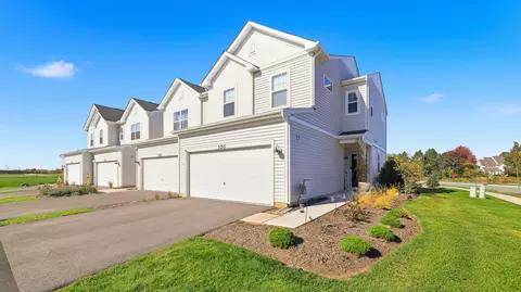 120 Kingsport Dr, South Elgin, IL 60177