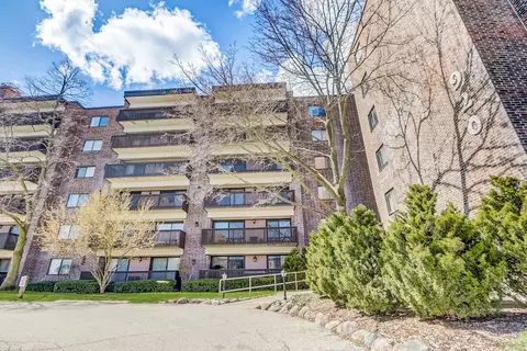 920 Vose Dr #106, Gurnee, IL 60031