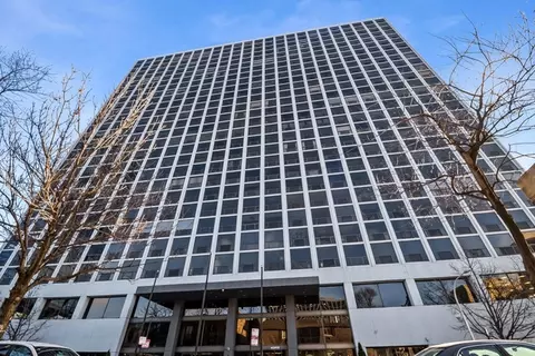 4343 N Clarendon Ave #2401, Chicago, IL 60613