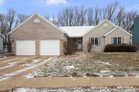6002 Oakbrook Rd, Davenport, IA 52806