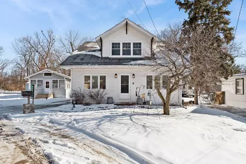 43225 N Lakeside Dr, Antioch, IL 60002